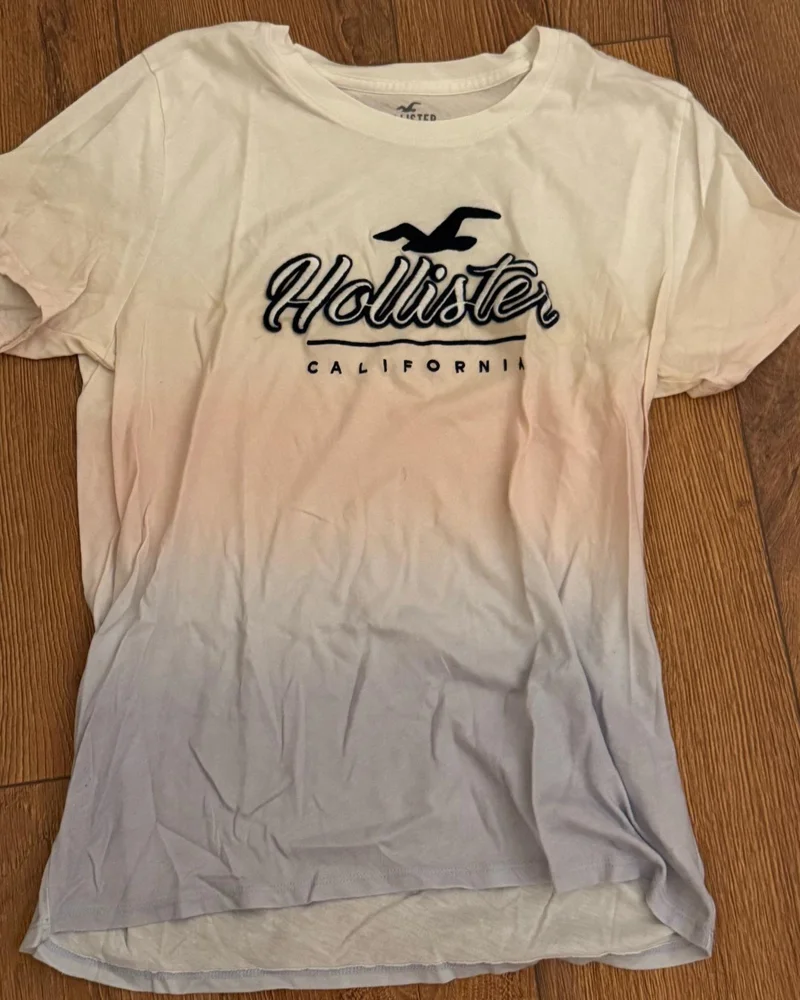 Hollister تيشيرتات