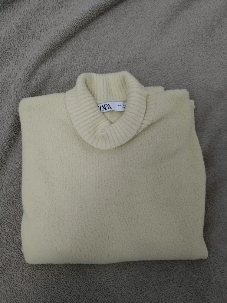 Zara سويترات وبلوفرات