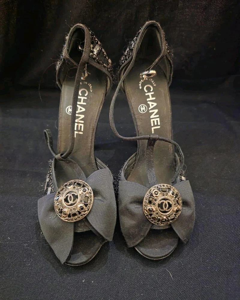 Chanel صنادل