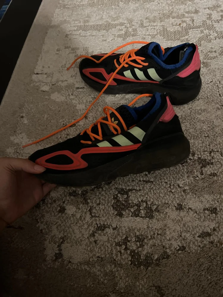 adidas Sneakers