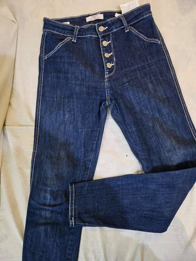 Bershka چينز