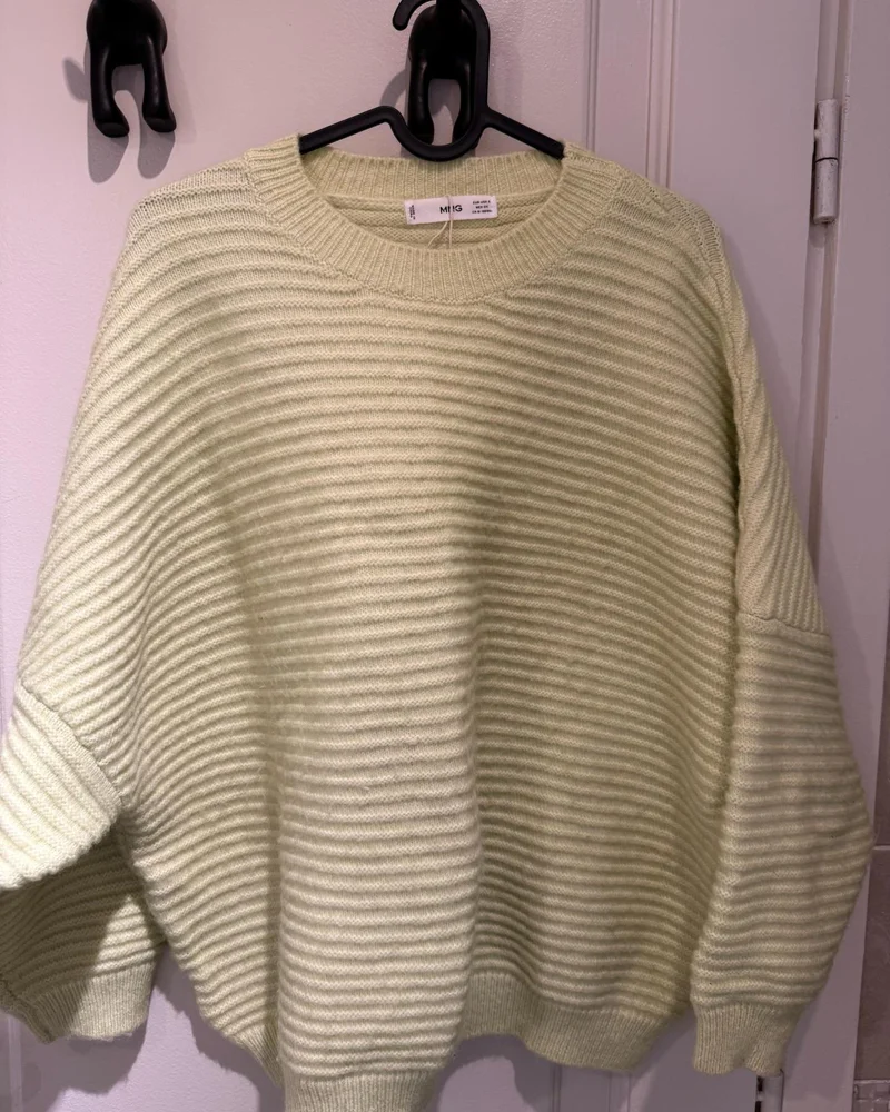 Mango سويترات وبلوفرات