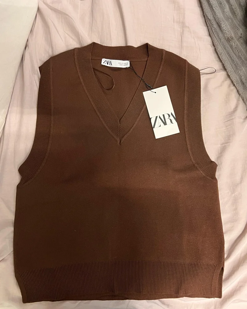 Zara سويترات وبلوفرات