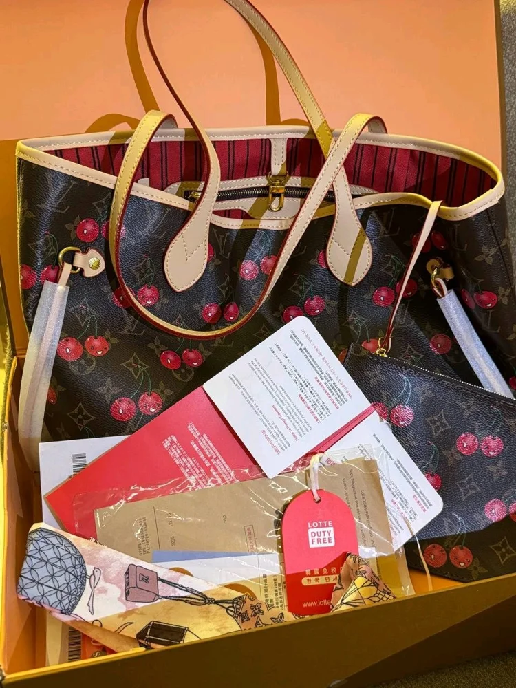 Louis Vuitton Shoulder Bags, New with tags, photo 3