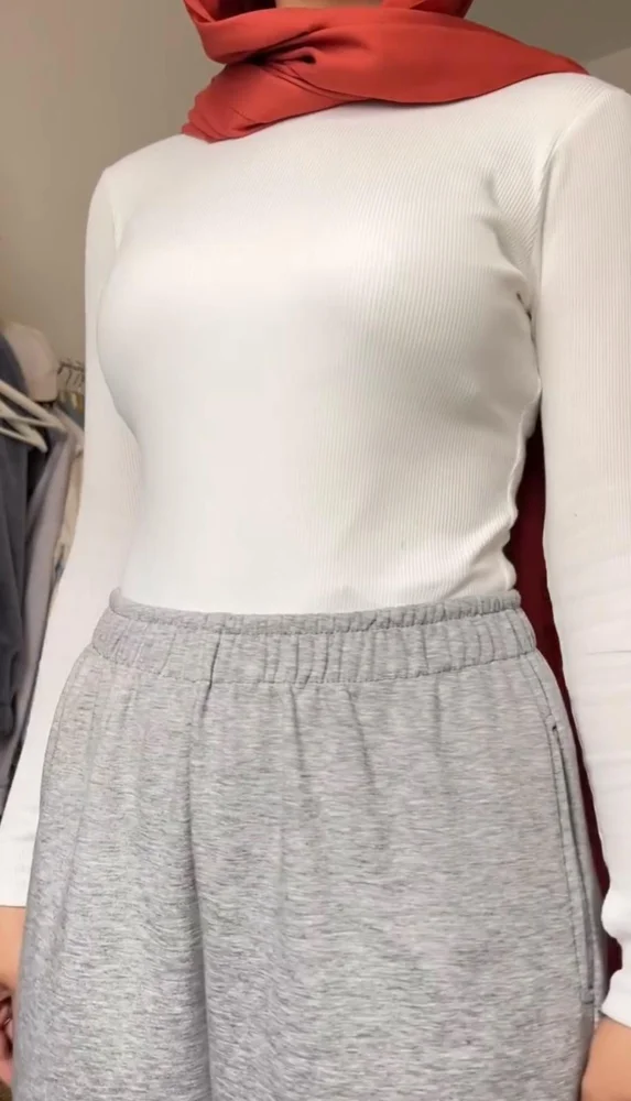 Local أكمام طويلة