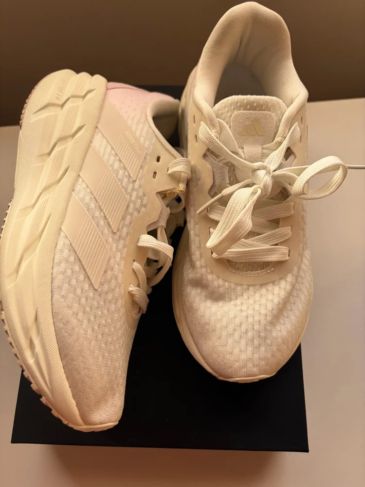 adidas Sneakers