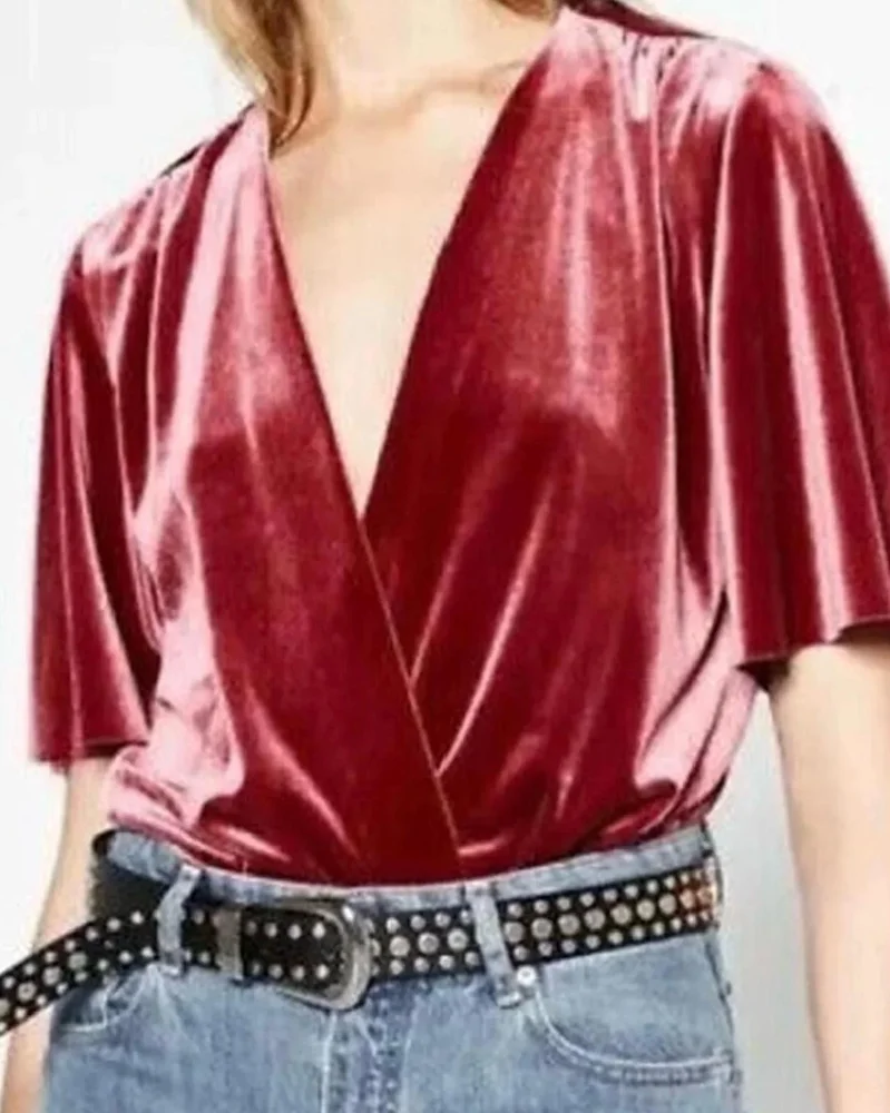 Zara بلوزات