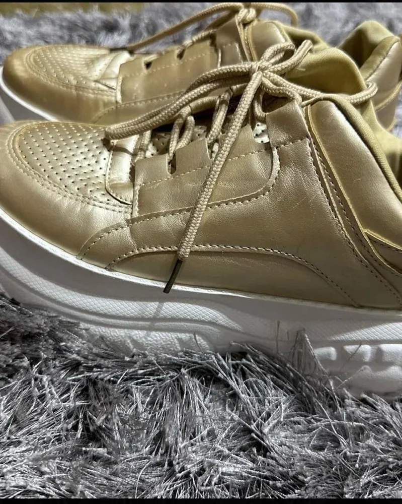 deja vu Sneakers