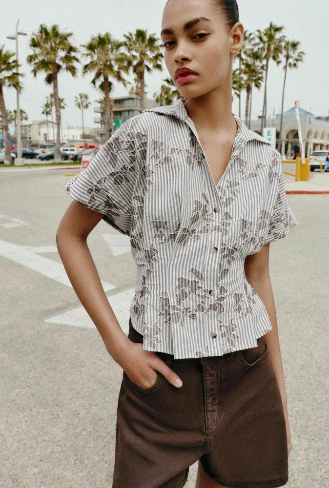 Zara قمصان