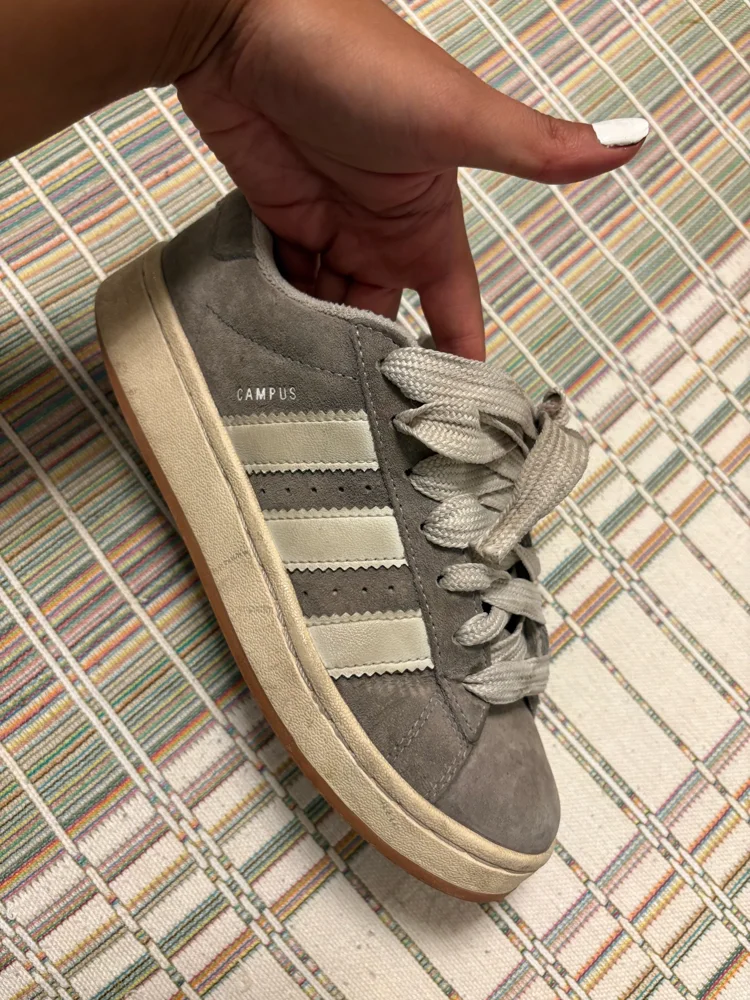 adidas Sneakers