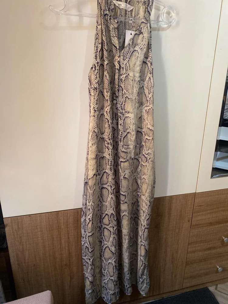 Zara فساتين طويلة