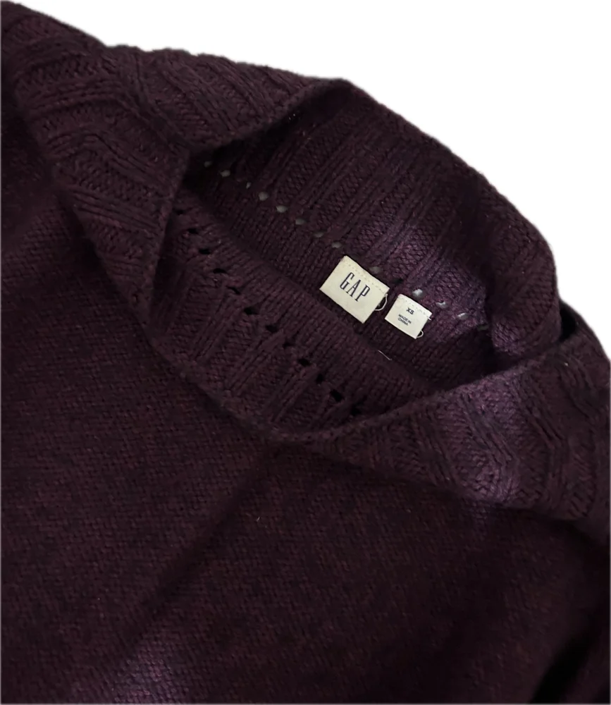 GAP سويترات وبلوفرات