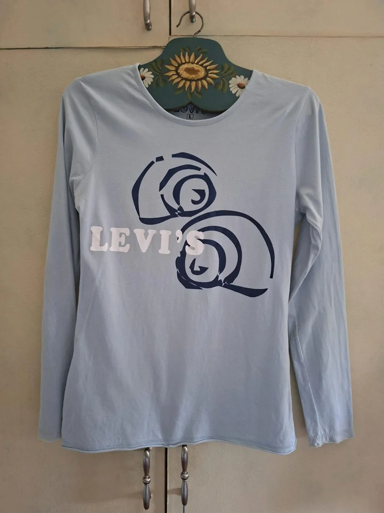 Levi's T-shirts