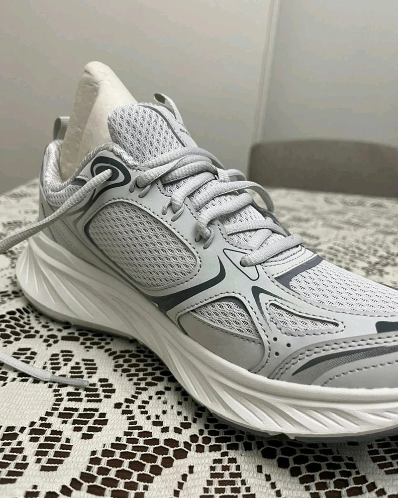 Sketchers Sneakers