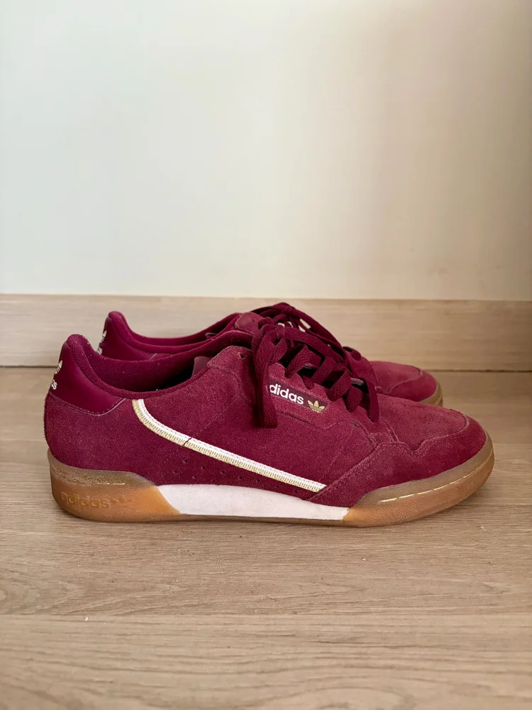 adidas Sneakers