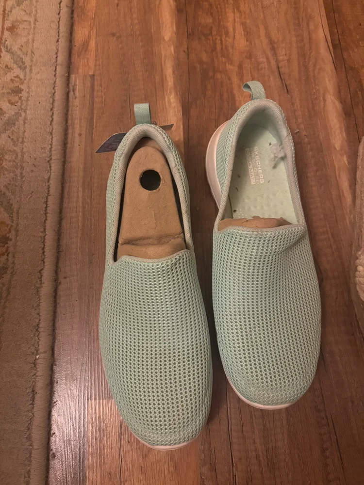 Sketchers Sneakers
