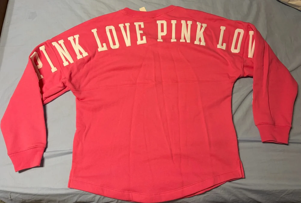 Victoria's Secret سويترات وبلوفرات