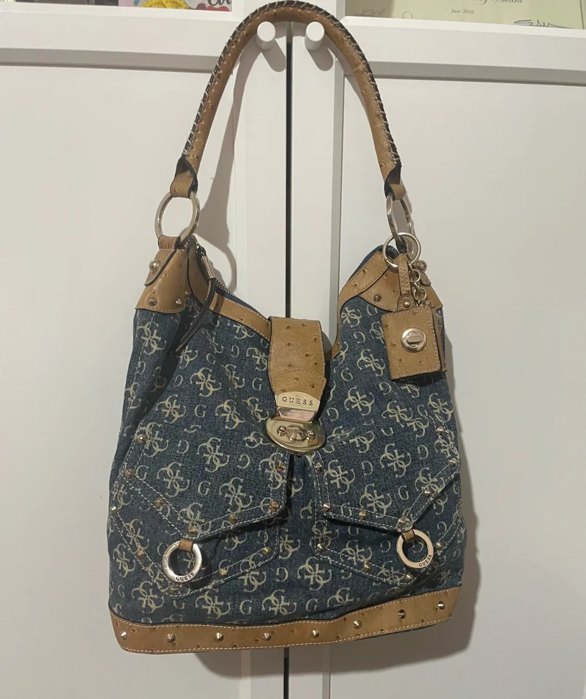 GUESS Shoulder Bags
