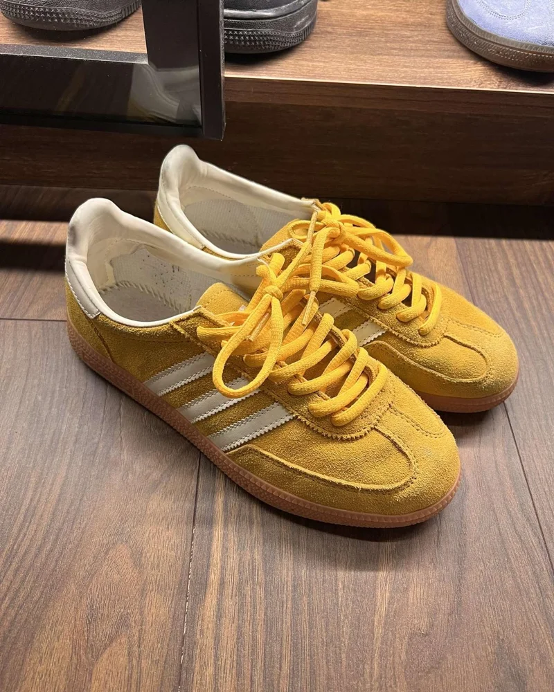 adidas Sneakers