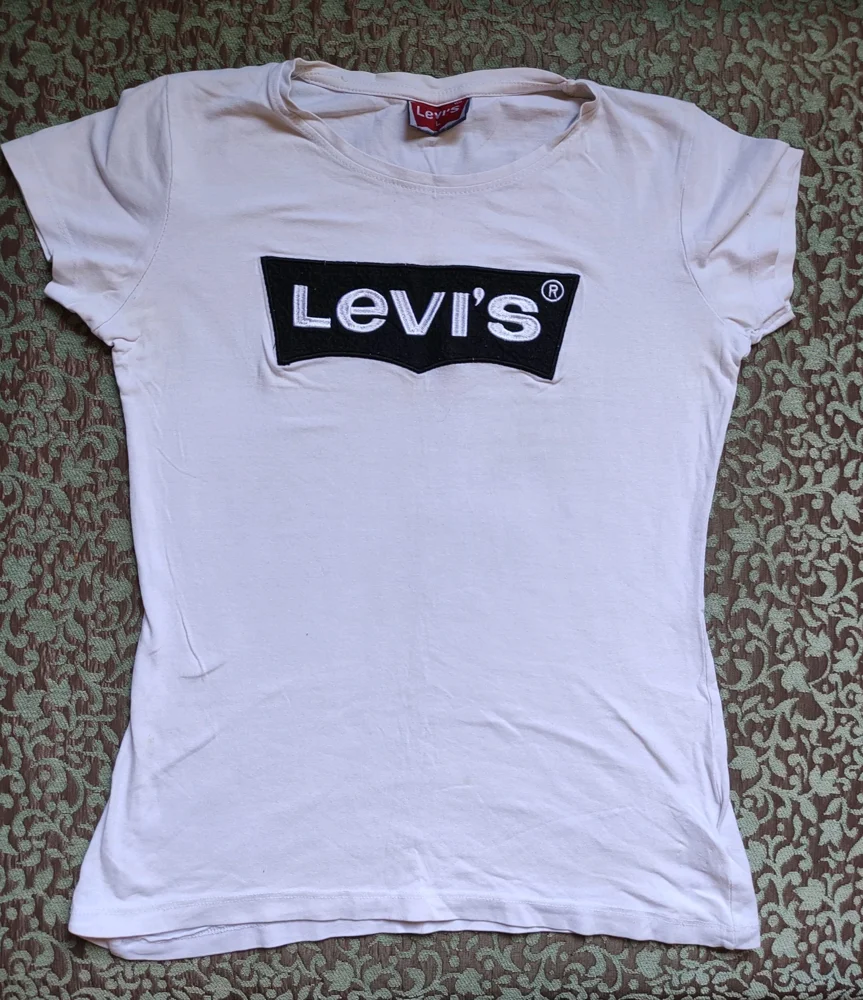 Levi's T-shirts