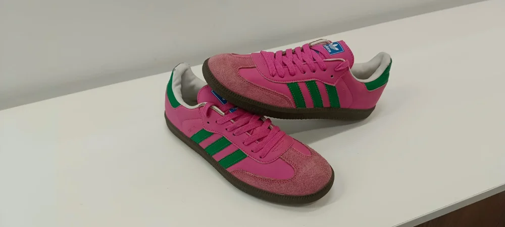 adidas Sneakers