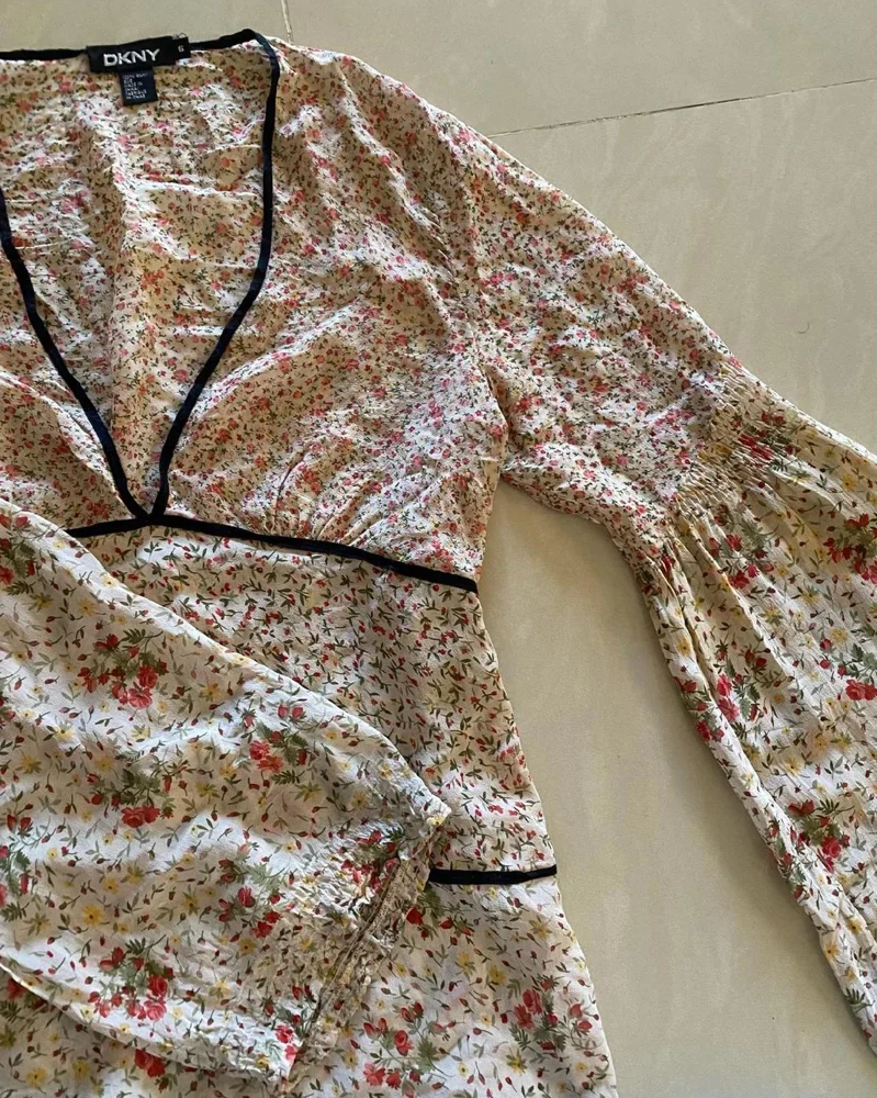DKNY بلوزات