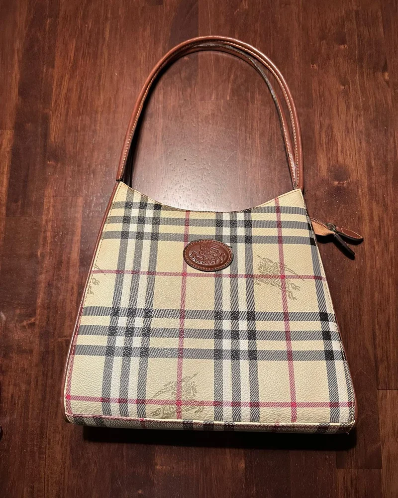Burberry شنط كتف
