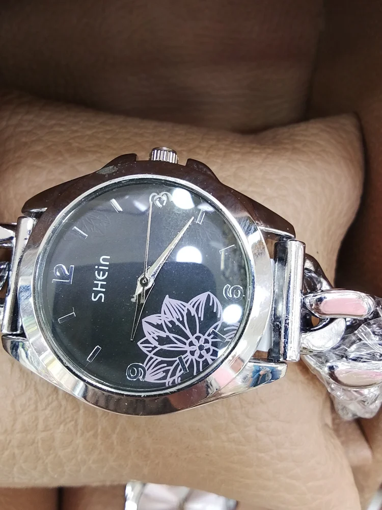 Shein ساعات، حالة مقبولة، صورة 3