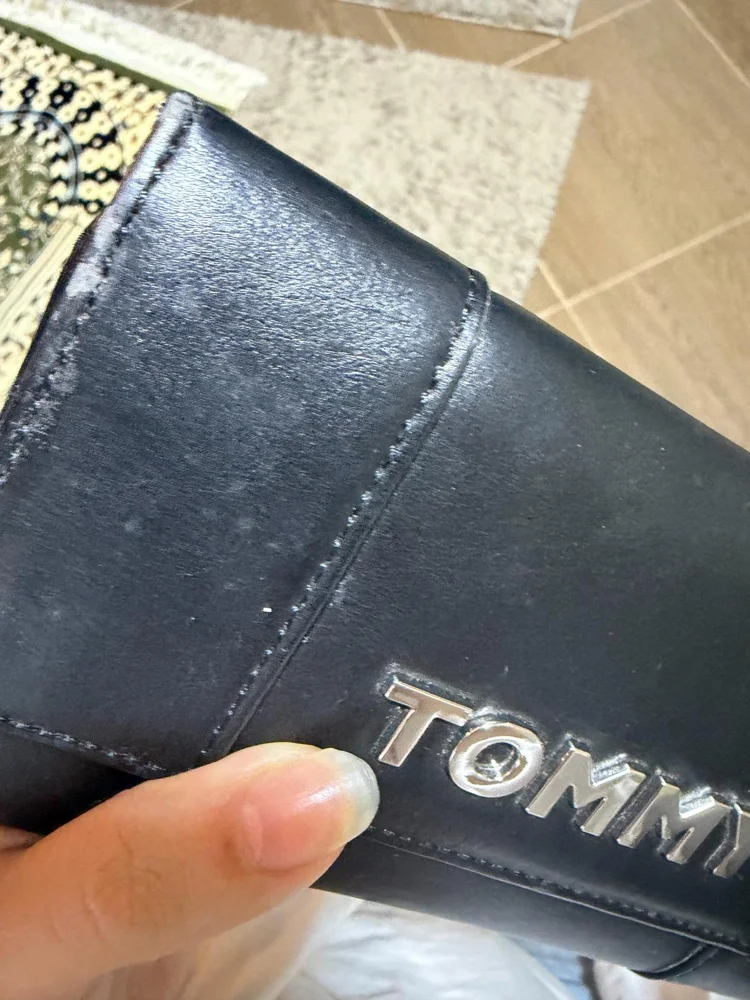 Tommy Hilfiger محافظ