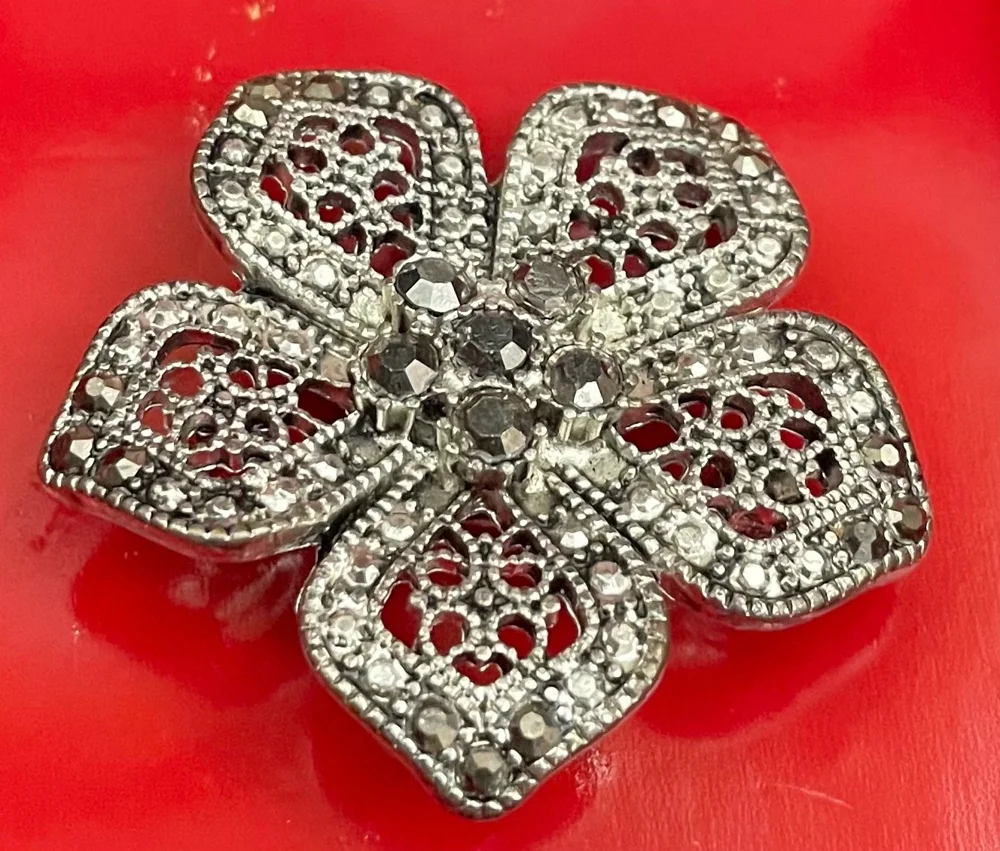 Brooches & Pins