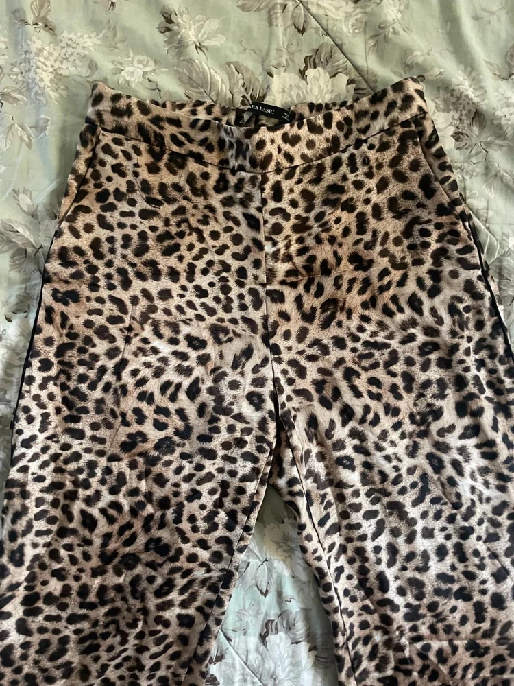 Zara بنطلونات