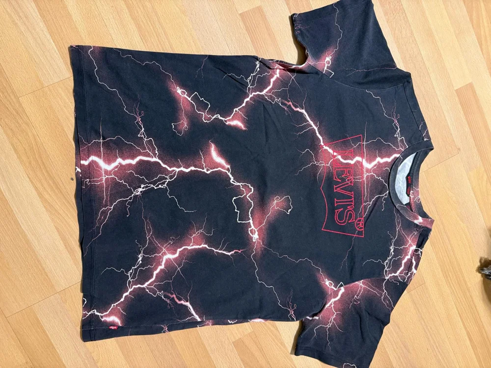 Levi's T-shirts