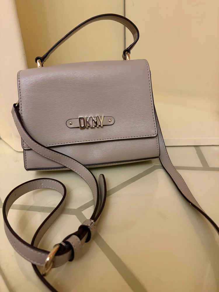 DKNY شنط كتف