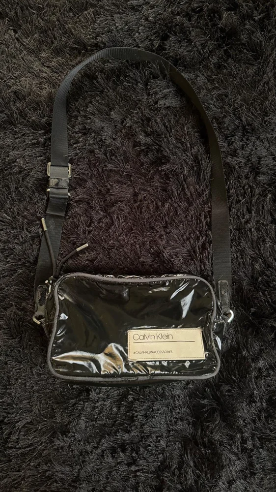 Calvin Klein شنط كروس