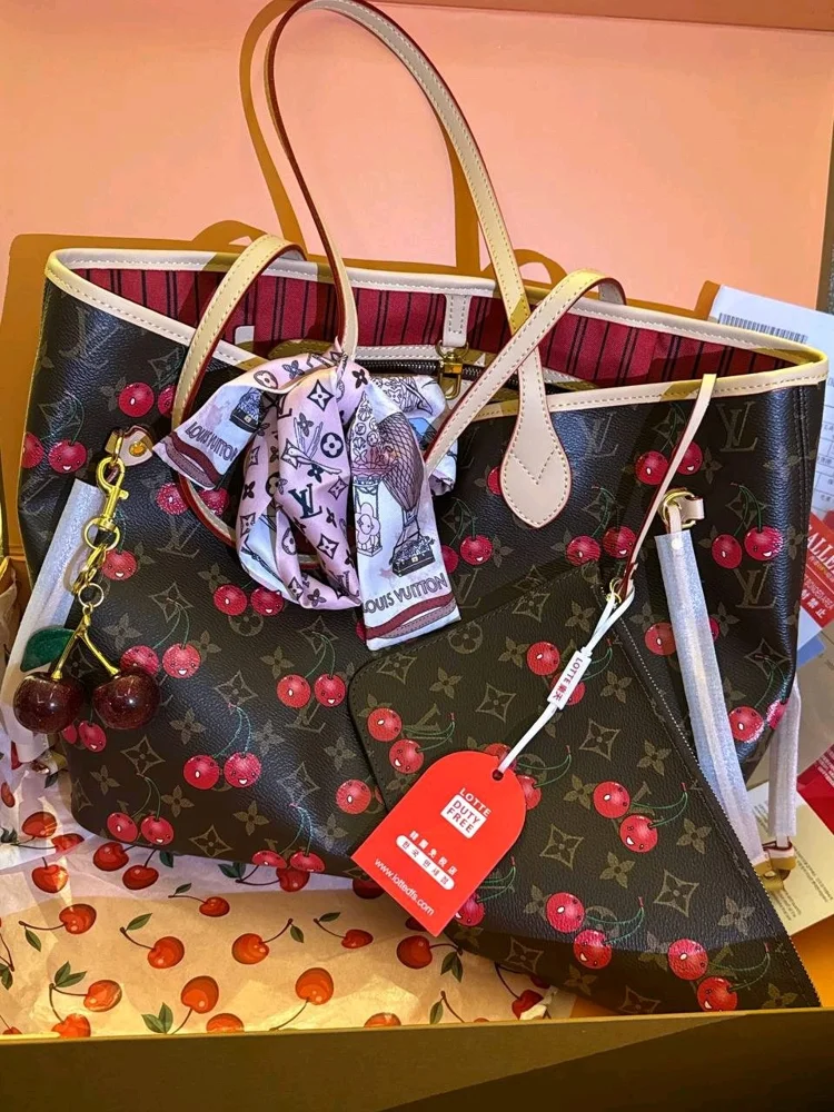 Louis Vuitton Shoulder Bags, New with tags, photo 2