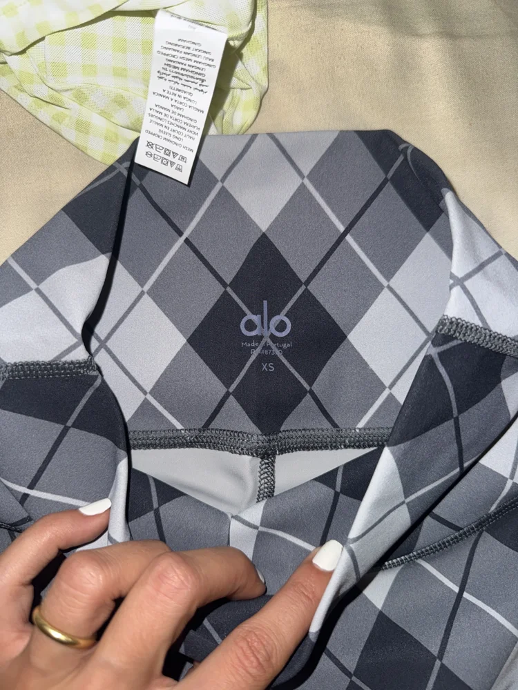Alo Yoga Shorts, New with tags, size XS / 34 / 6, photo 3
