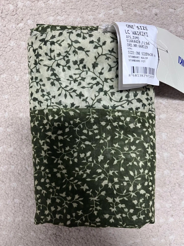 LC Waikiki إيشاربات