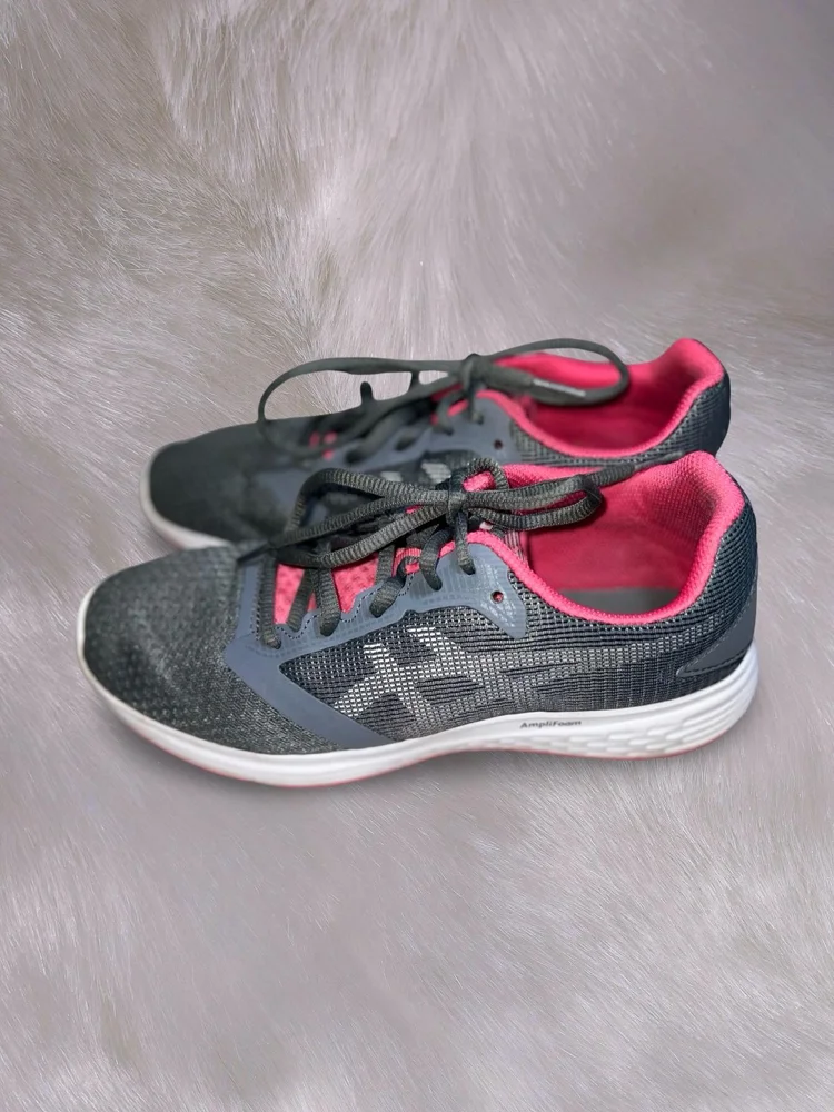 Asics Sneakers