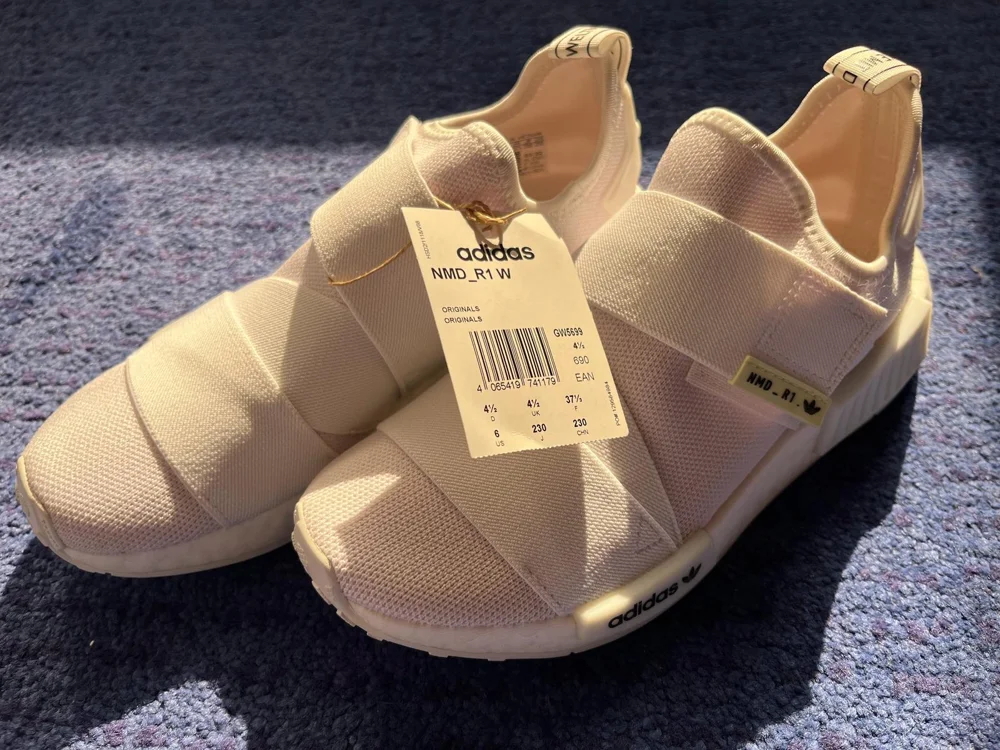 adidas Sneakers