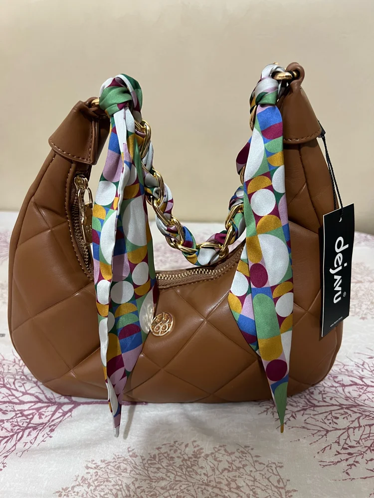 deja vu Shoulder Bags