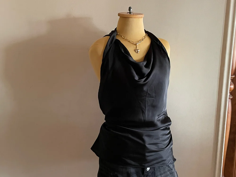 Zara هالتر توب