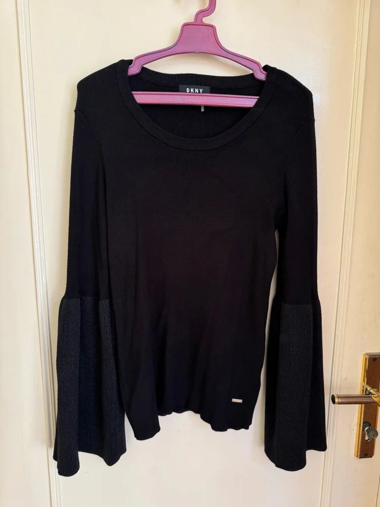 DKNY سويترات وبلوفرات