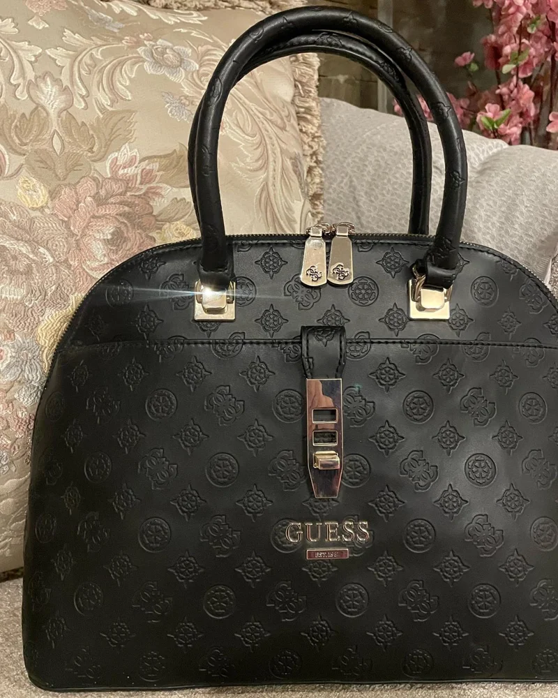 GUESS Shoulder Bags