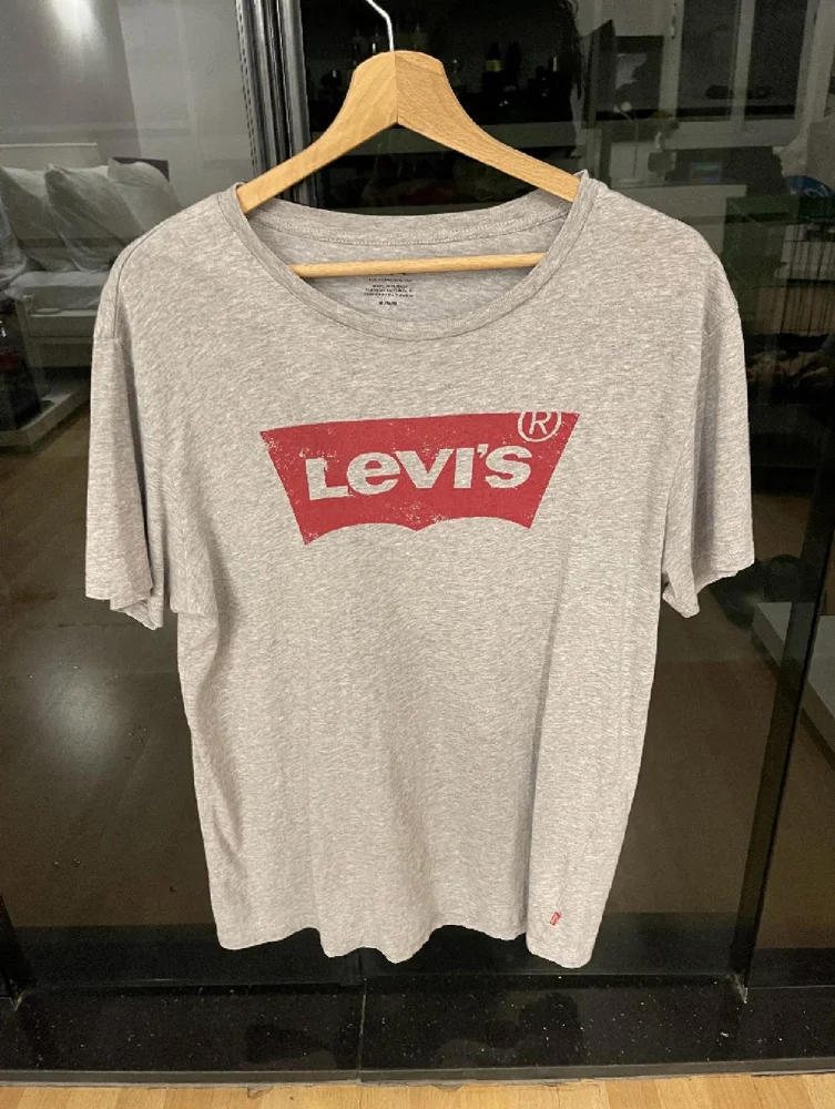 Levi's T-shirts
