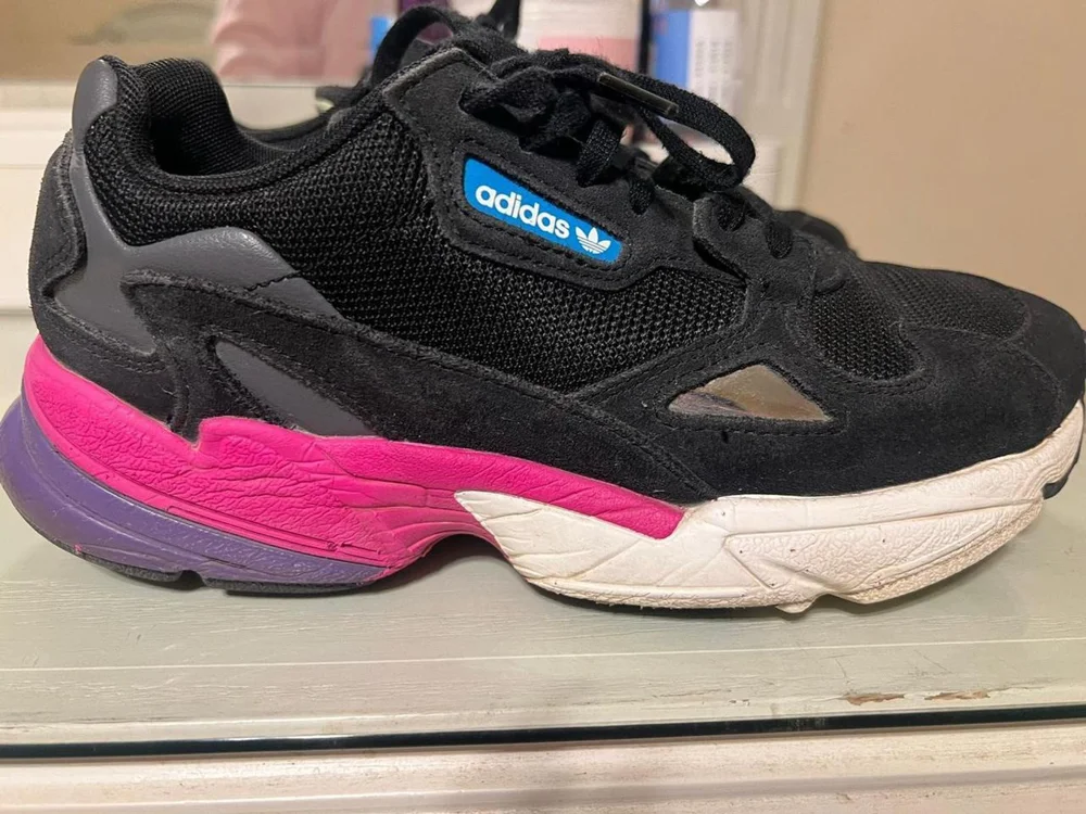 adidas Sneakers