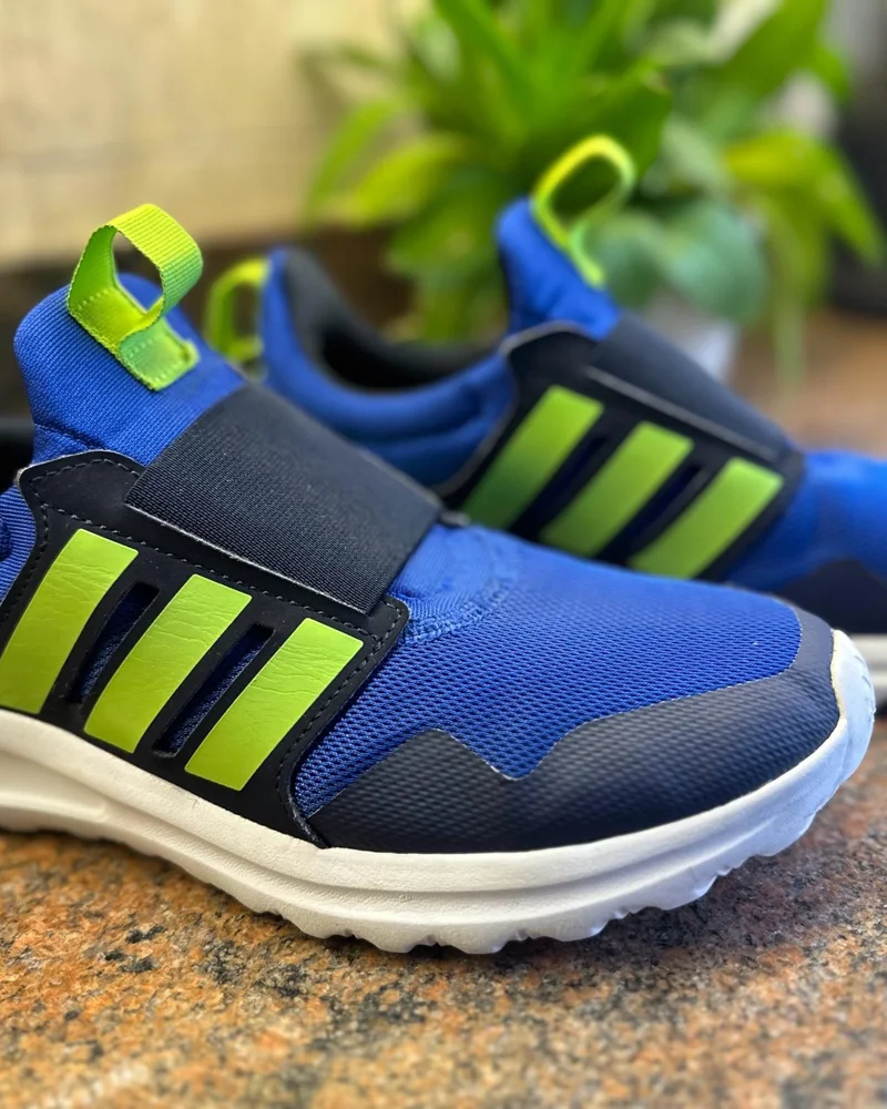 adidas Sneakers