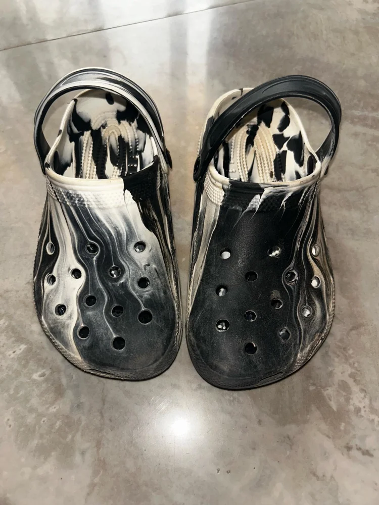 Crocs جزم، حالة جيدة، مقاس 6y، صورة 3