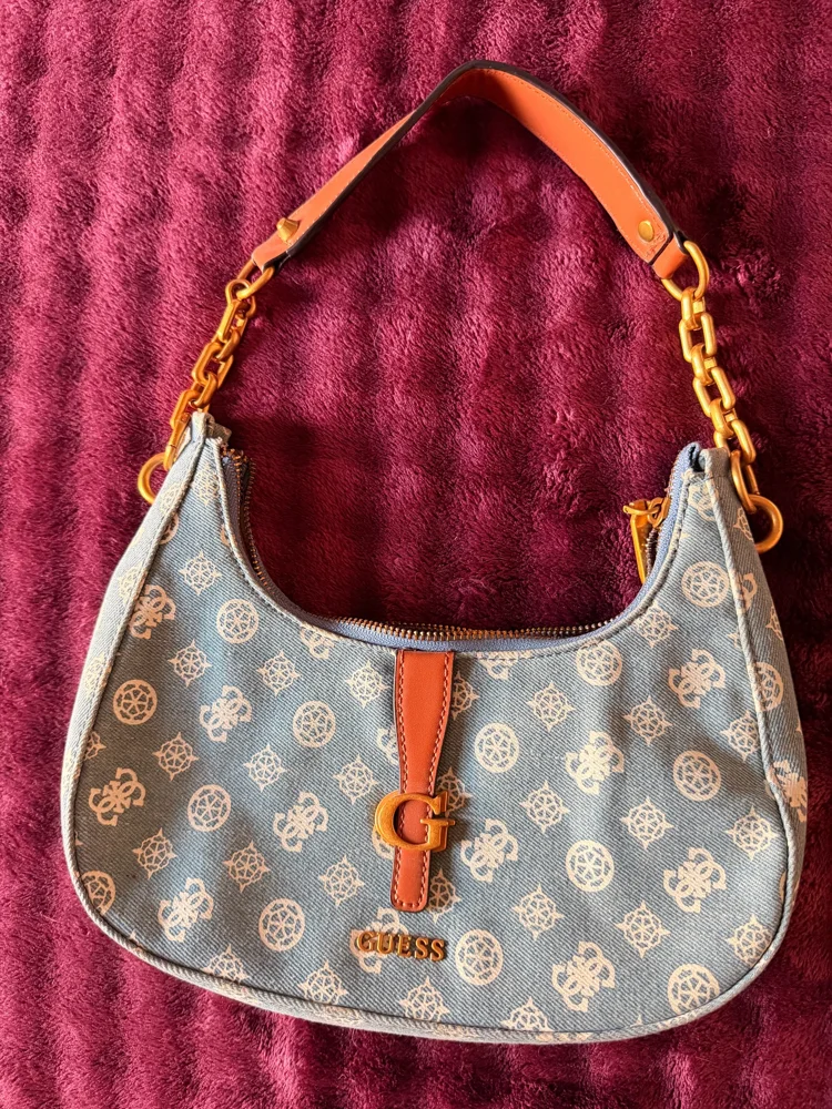 GUESS Shoulder Bag