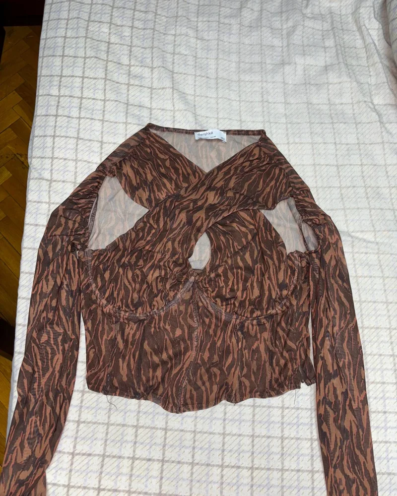 Bershka بلوزات