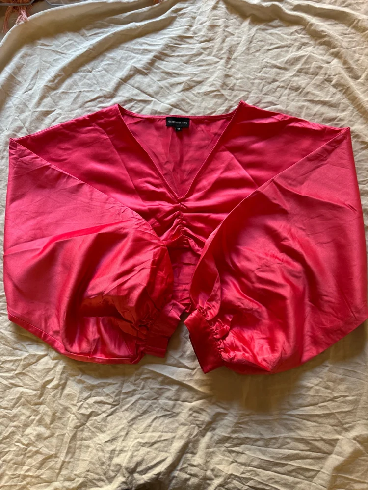 PrettyLittleThing بلوزات